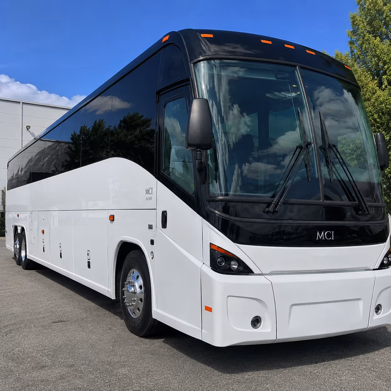 seasonal employee shuttle buses for biltmore estate and tourism employers